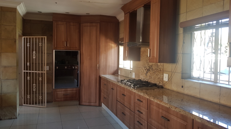 To Let 5 Bedroom Property for Rent in Buccleuch Gauteng