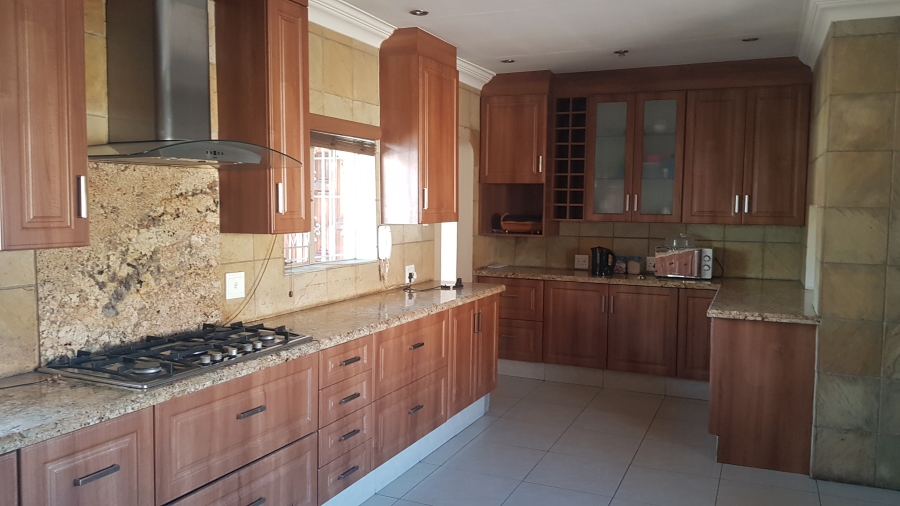 To Let 5 Bedroom Property for Rent in Buccleuch Gauteng