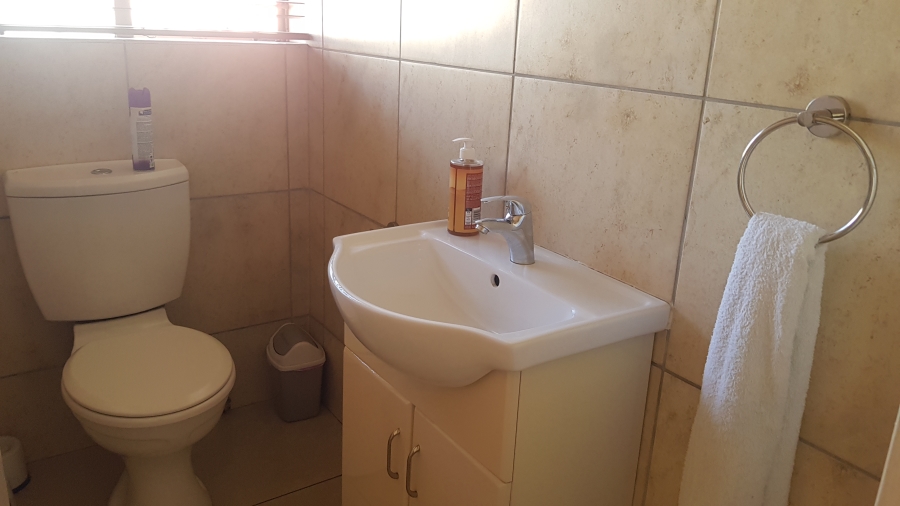 To Let 5 Bedroom Property for Rent in Buccleuch Gauteng