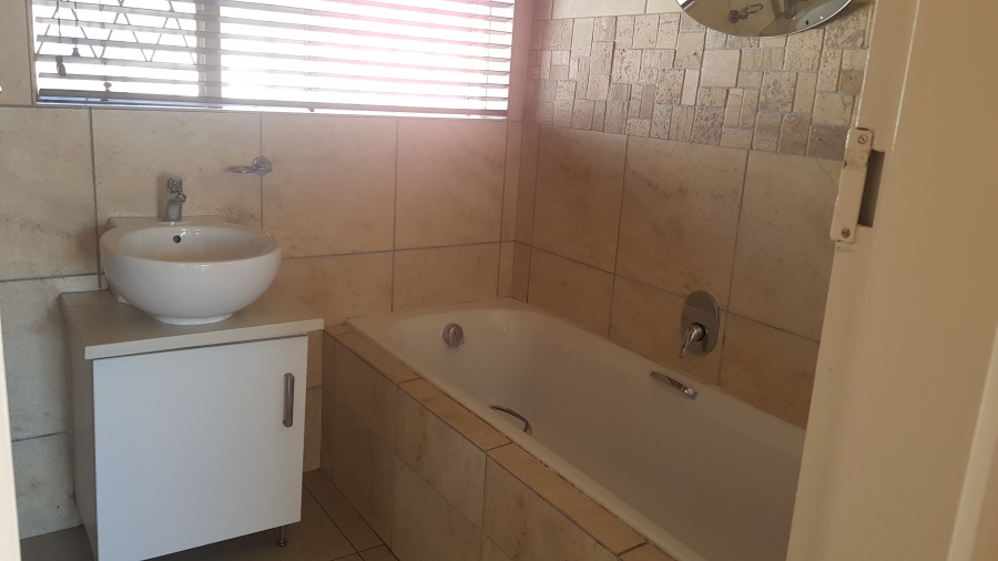 To Let 5 Bedroom Property for Rent in Buccleuch Gauteng