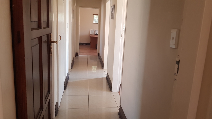 To Let 5 Bedroom Property for Rent in Buccleuch Gauteng