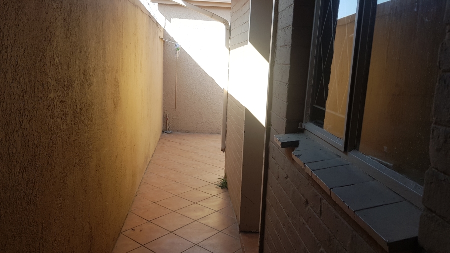 To Let 5 Bedroom Property for Rent in Buccleuch Gauteng