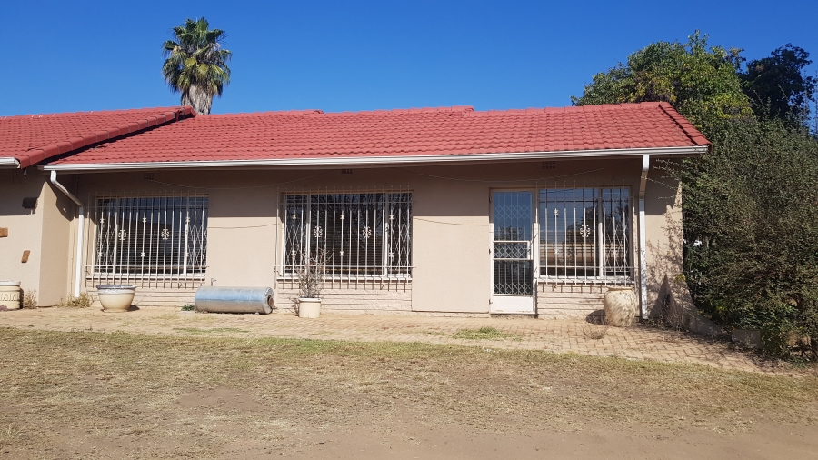 To Let 5 Bedroom Property for Rent in Buccleuch Gauteng