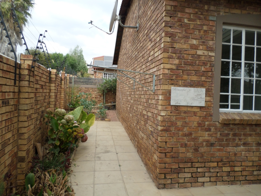 To Let 3 Bedroom Property for Rent in North Riding Gauteng