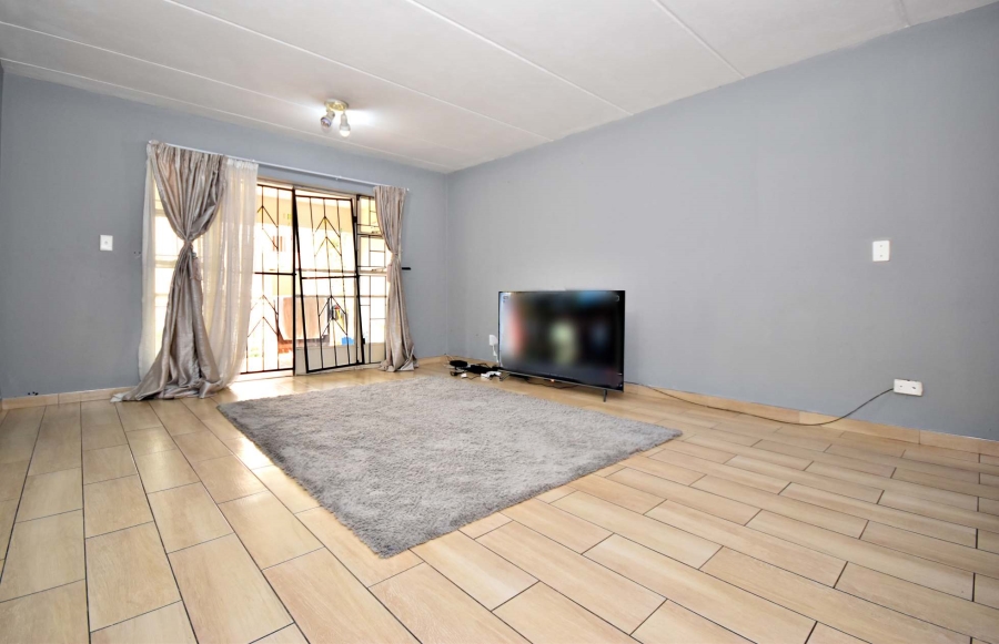 To Let 3 Bedroom Property for Rent in Sonneglans Gauteng