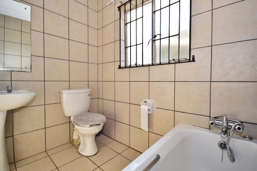 To Let 3 Bedroom Property for Rent in Sonneglans Gauteng