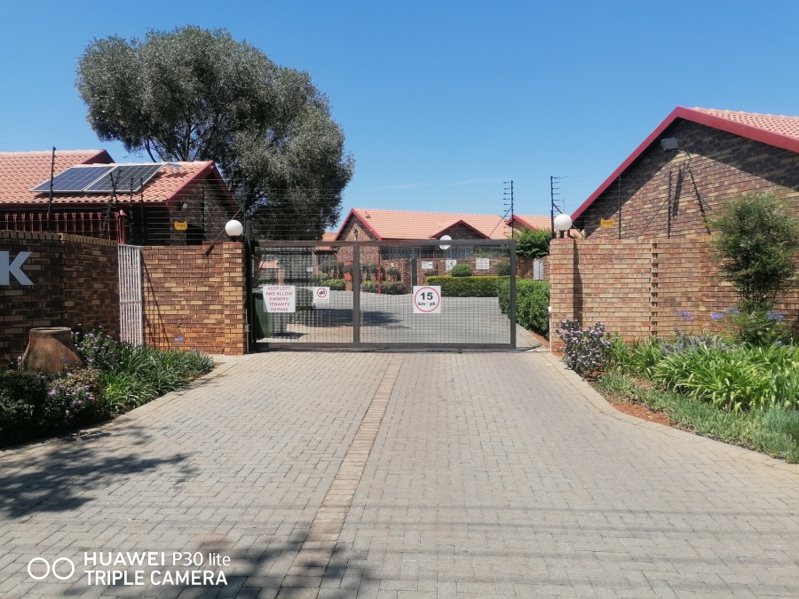 2 Bedroom Property for Sale in Meyerspark Gauteng