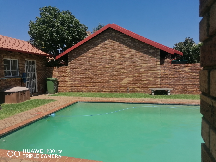 2 Bedroom Property for Sale in Meyerspark Gauteng