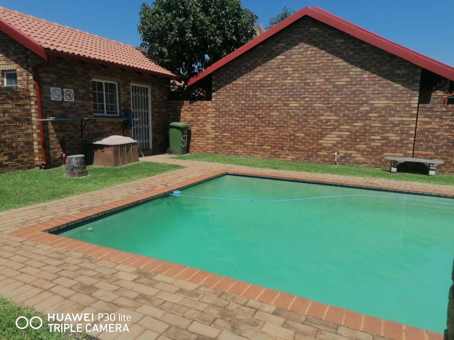 2 Bedroom Property for Sale in Meyerspark Gauteng