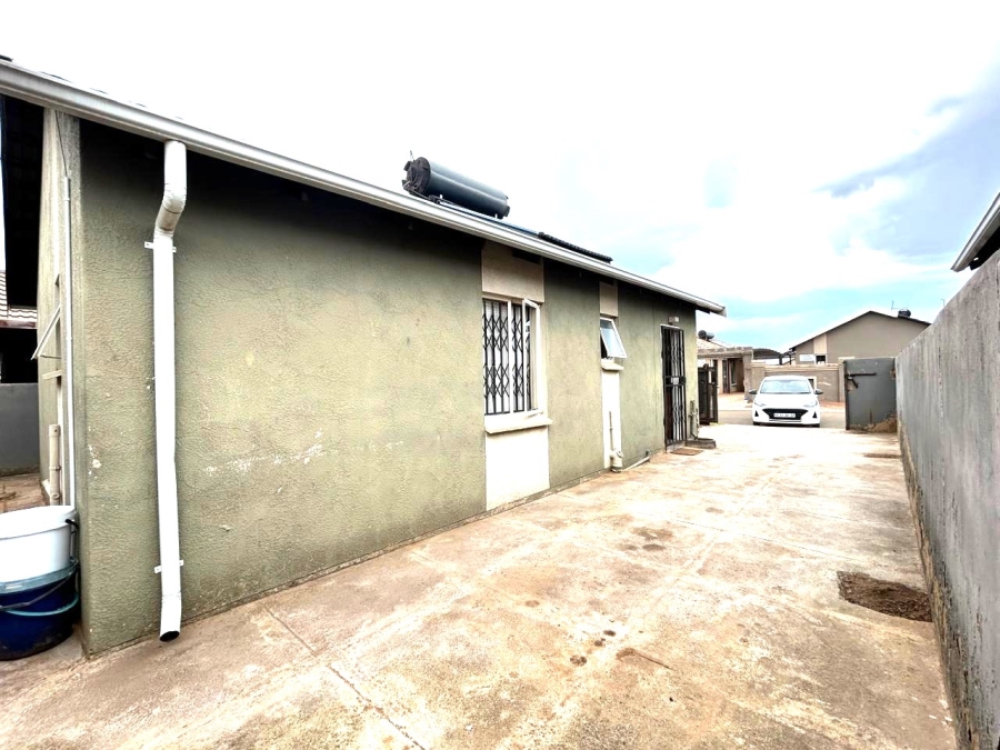 3 Bedroom Property for Sale in Windmill Park Gauteng