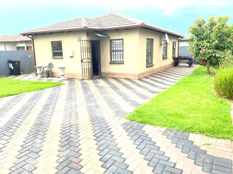 3 Bedroom Property for Sale in Klippoortje Gauteng