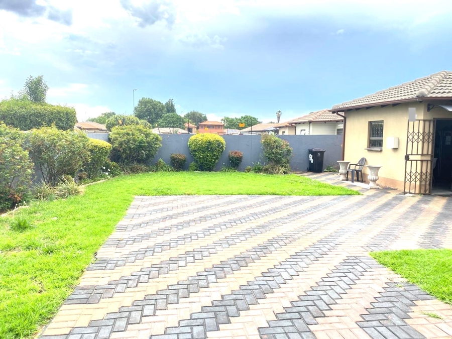 3 Bedroom Property for Sale in Klippoortje Gauteng