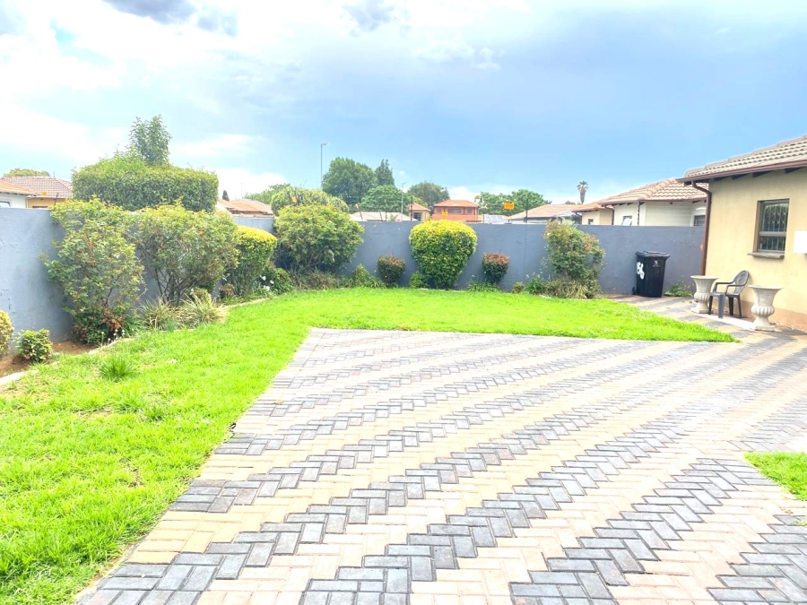 3 Bedroom Property for Sale in Klippoortje Gauteng