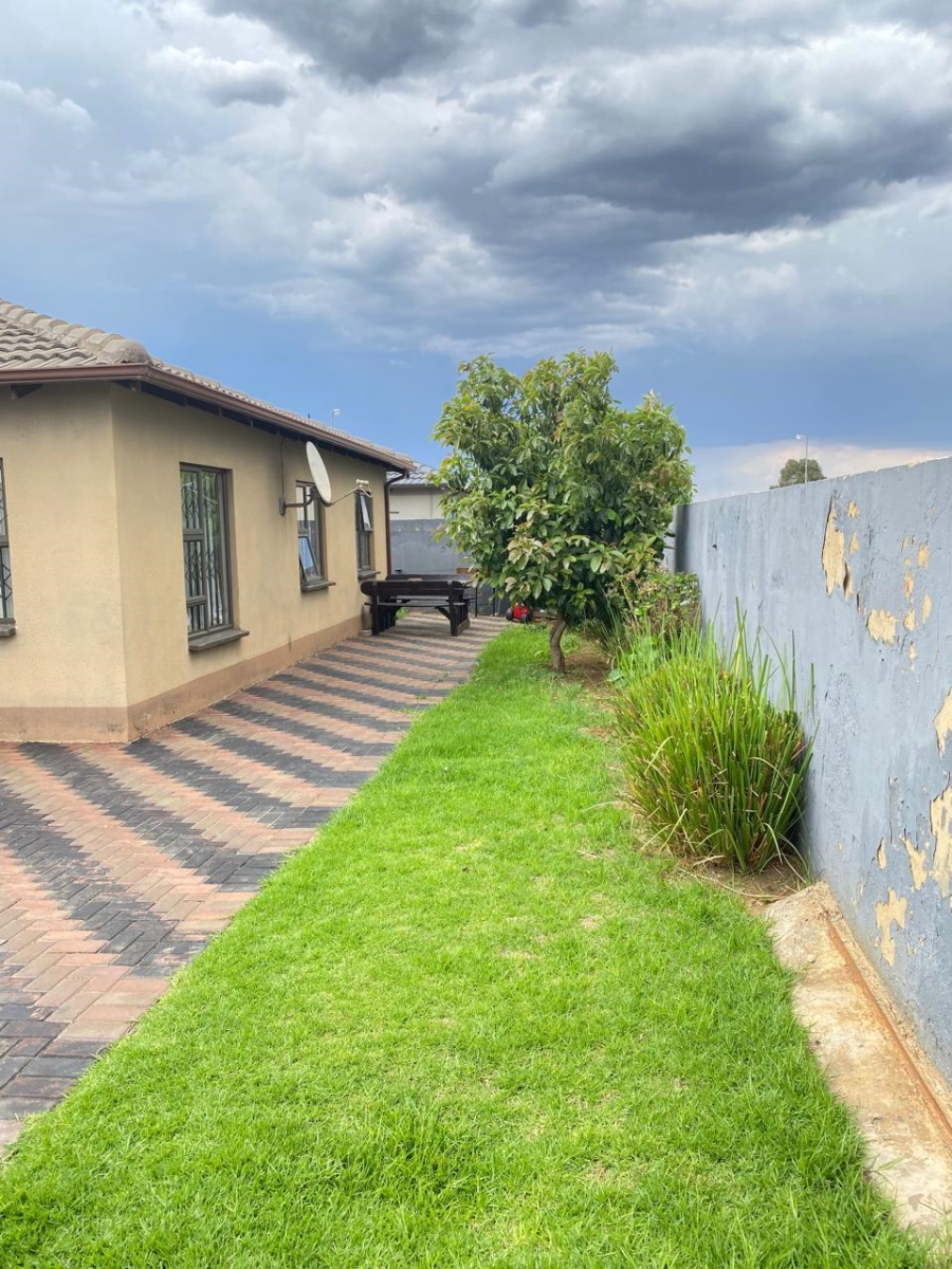 3 Bedroom Property for Sale in Klippoortje Gauteng