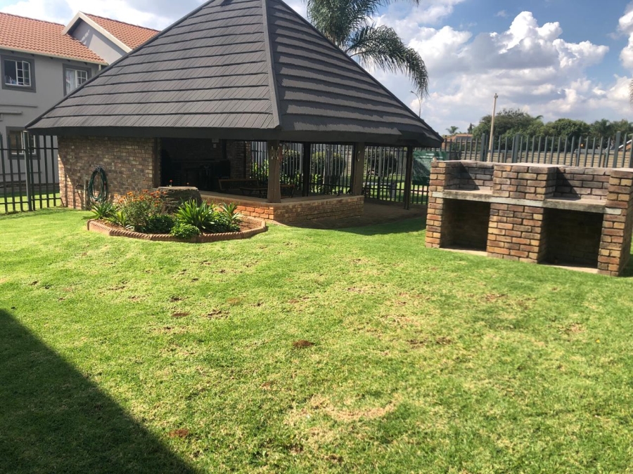 2 Bedroom Property for Sale in Glen Marais Gauteng