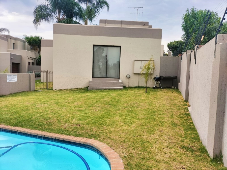 To Let 2 Bedroom Property for Rent in Radiokop Gauteng