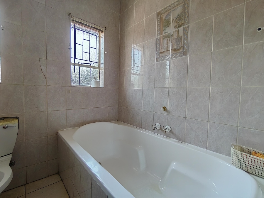 To Let 4 Bedroom Property for Rent in Montana Gauteng