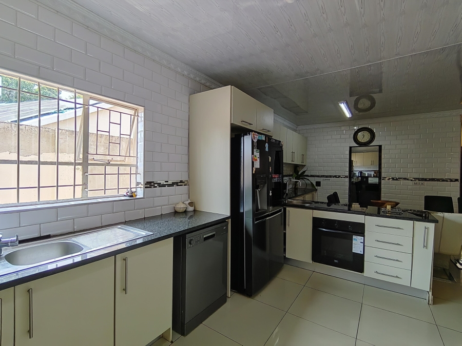 To Let 4 Bedroom Property for Rent in Montana Gauteng