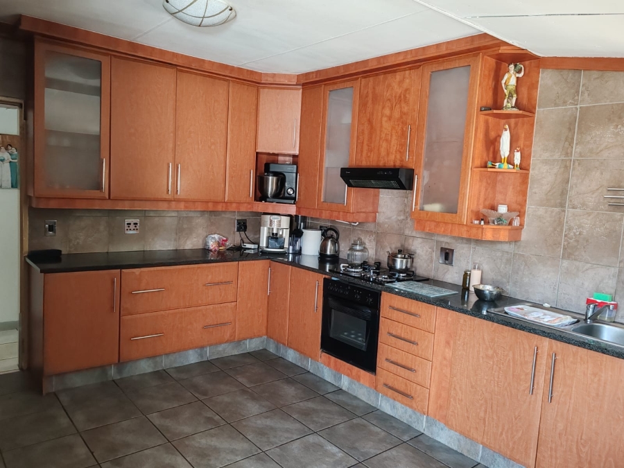 To Let 4 Bedroom Property for Rent in Van Dyk Park Gauteng