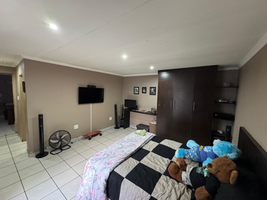 To Let 4 Bedroom Property for Rent in Van Dyk Park Gauteng