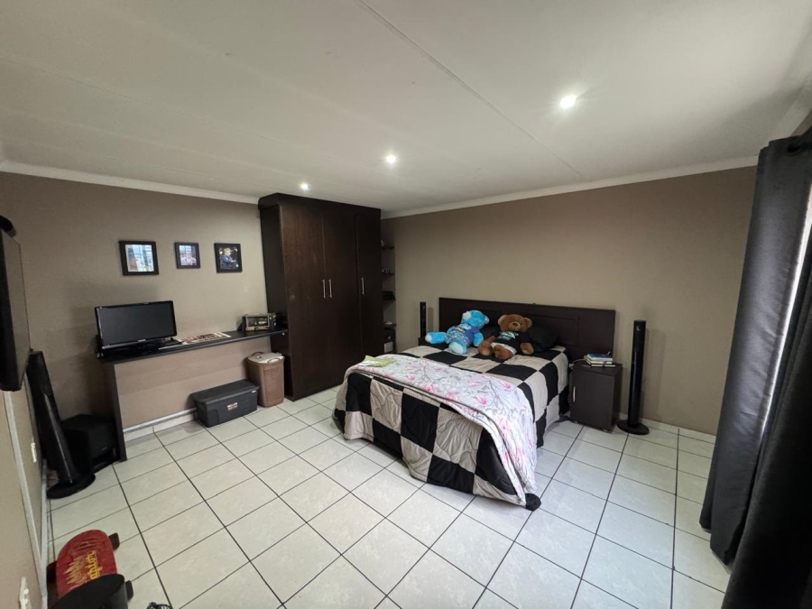 To Let 4 Bedroom Property for Rent in Van Dyk Park Gauteng