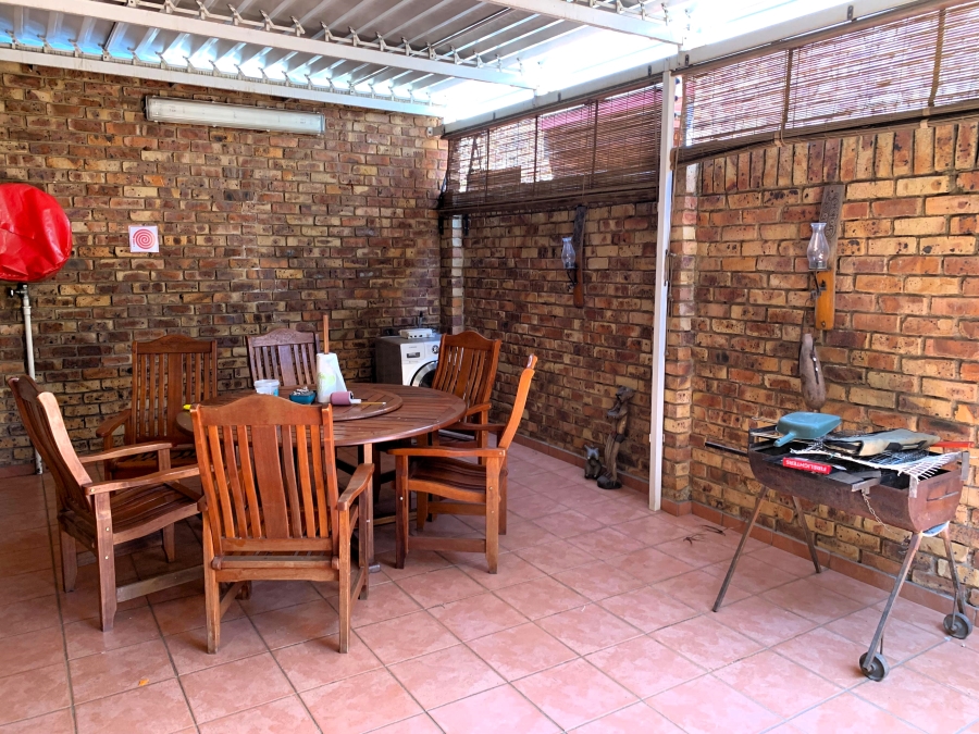 To Let 3 Bedroom Property for Rent in Zwartkop Gauteng