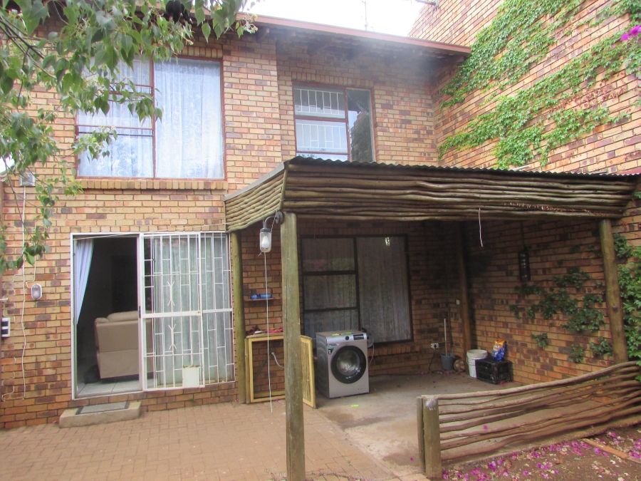 3 Bedroom Property for Sale in Westonaria Gauteng