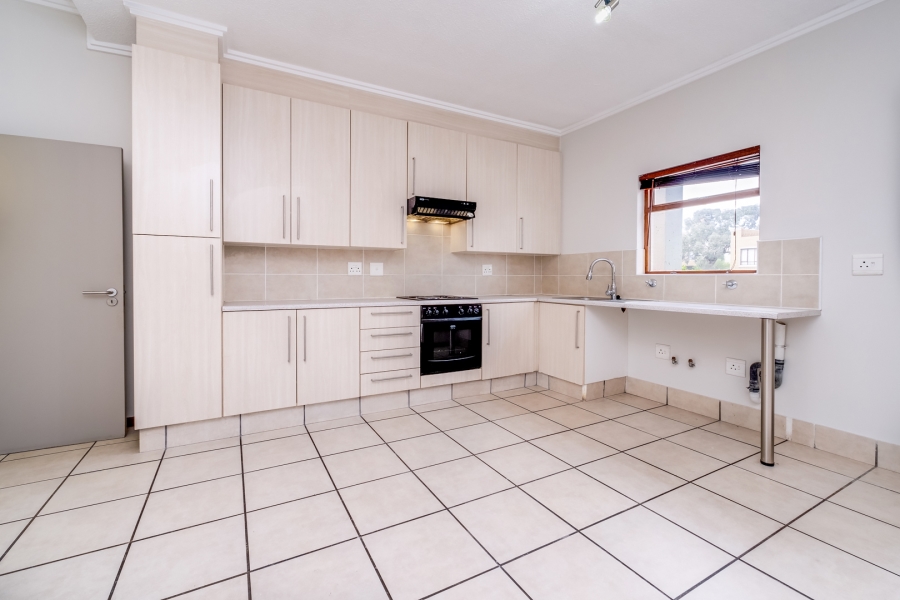 To Let 2 Bedroom Property for Rent in Beverley Gauteng