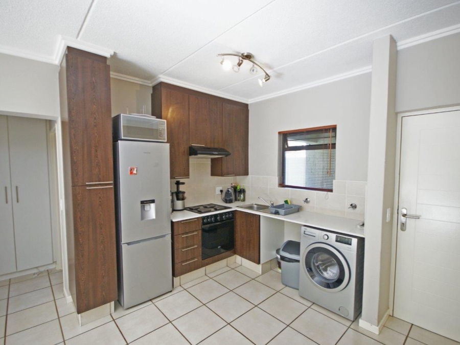 To Let 1 Bedroom Property for Rent in Bryanston Gauteng