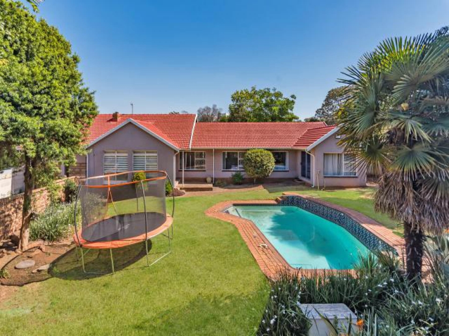 4 Bedroom Property for Sale in Constantia Kloof Gauteng