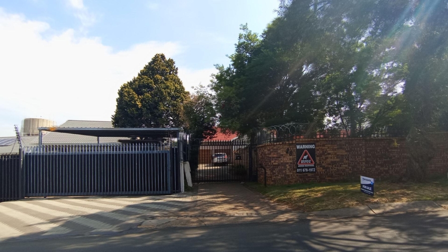 4 Bedroom Property for Sale in Constantia Kloof Gauteng