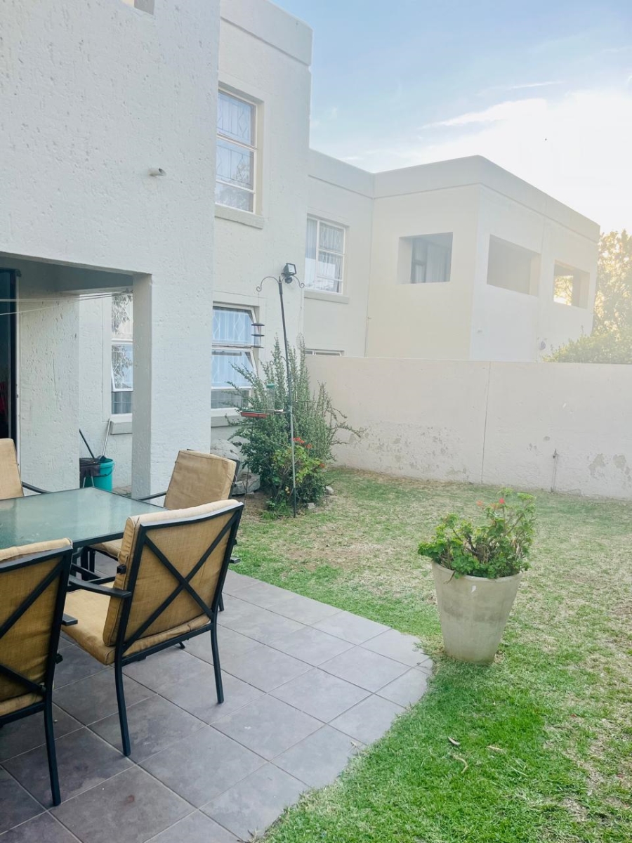 To Let 2 Bedroom Property for Rent in Vorna Valley Gauteng