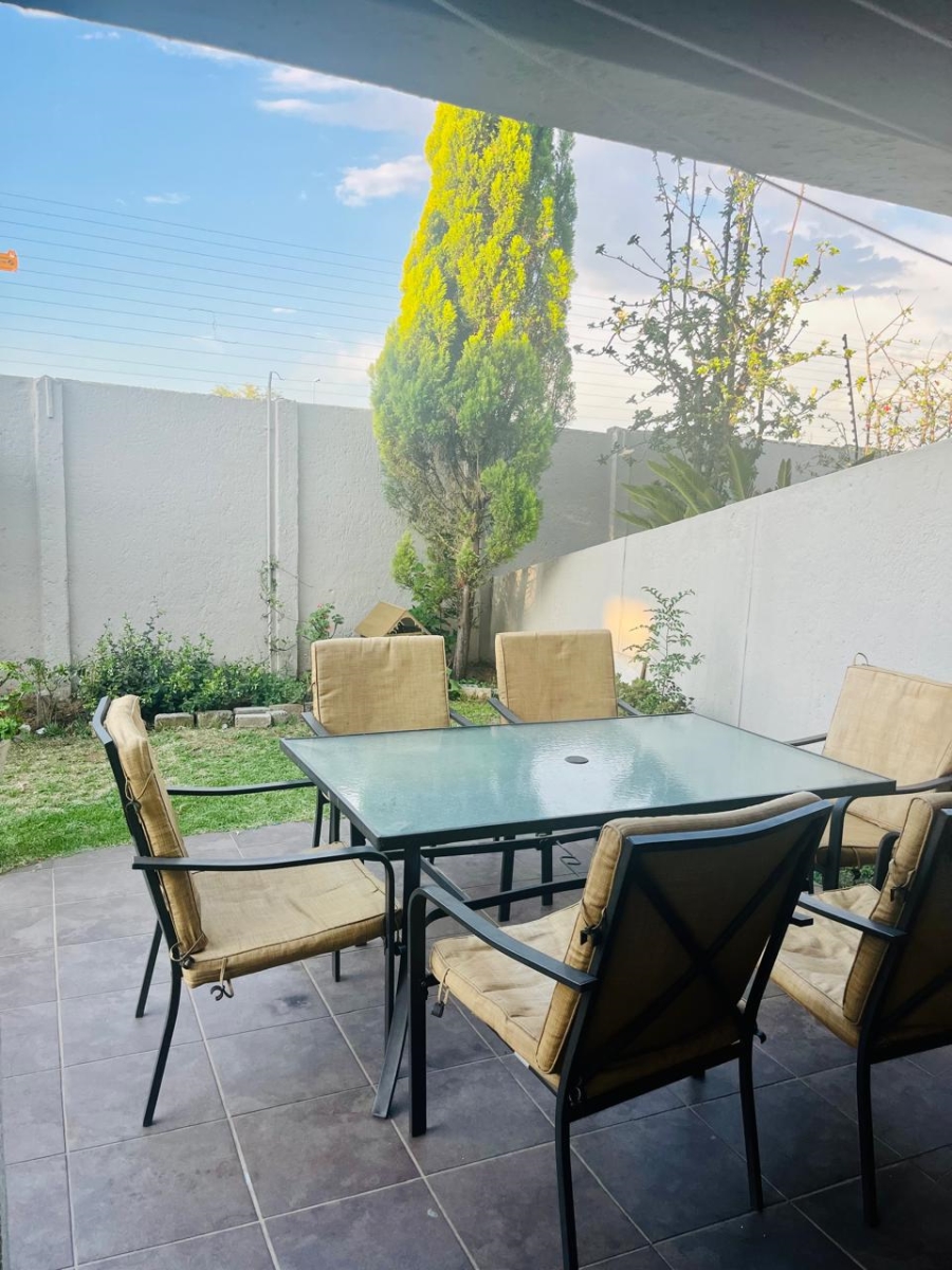 To Let 2 Bedroom Property for Rent in Vorna Valley Gauteng