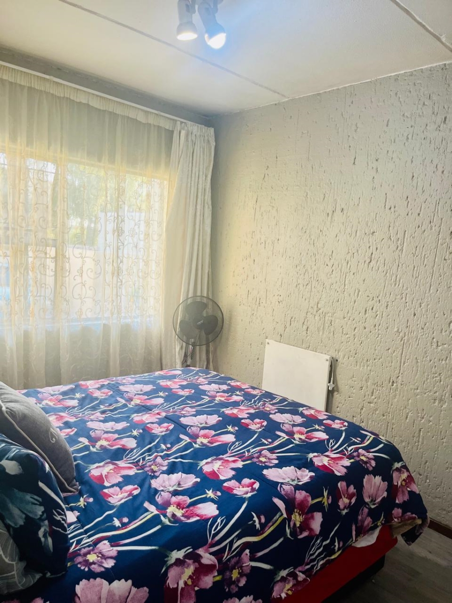 To Let 2 Bedroom Property for Rent in Vorna Valley Gauteng