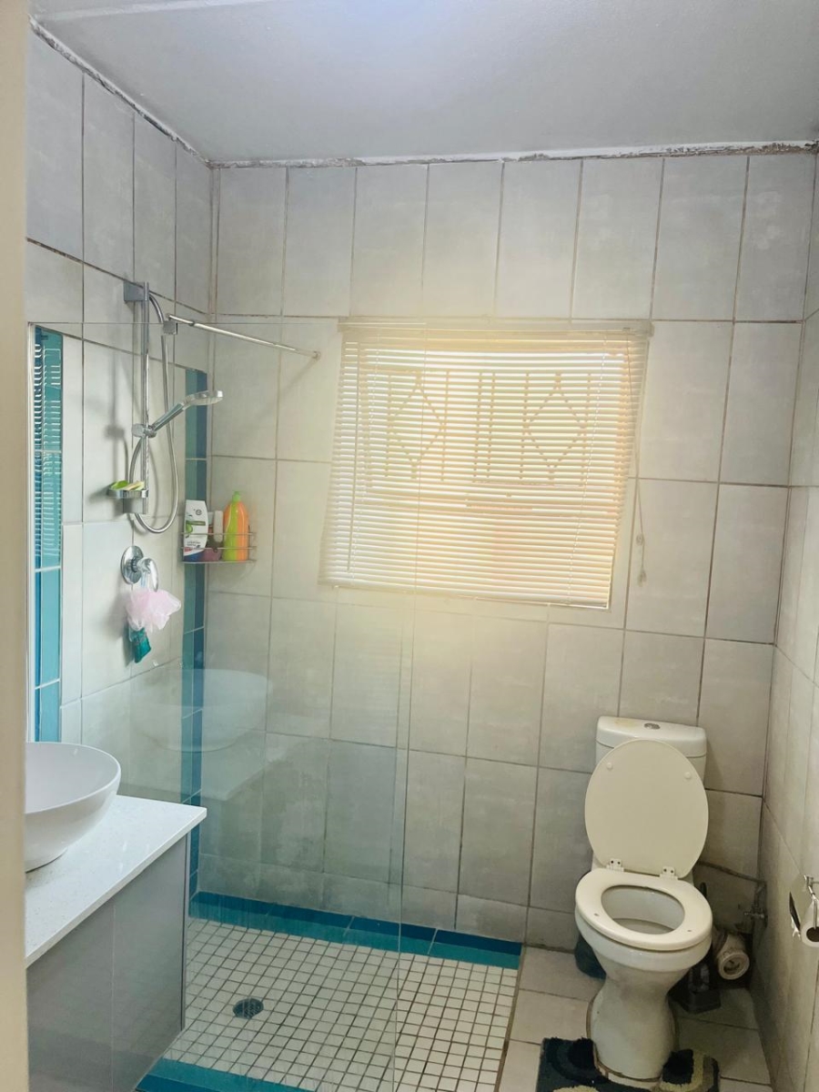 To Let 2 Bedroom Property for Rent in Vorna Valley Gauteng