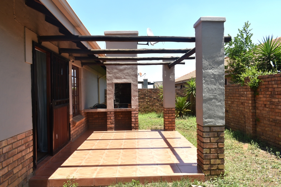 To Let 3 Bedroom Property for Rent in Equestria Gauteng