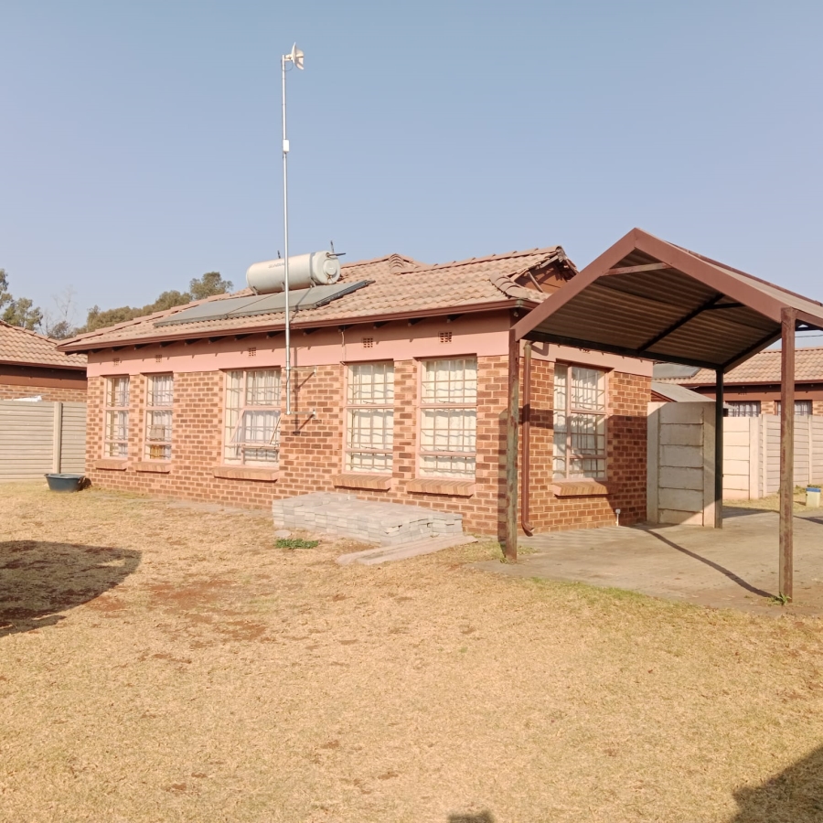 3 Bedroom Property for Sale in Clayville Gauteng