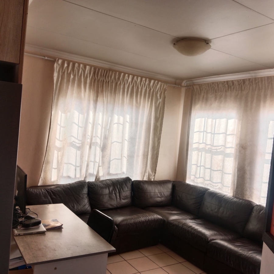 3 Bedroom Property for Sale in Clayville Gauteng