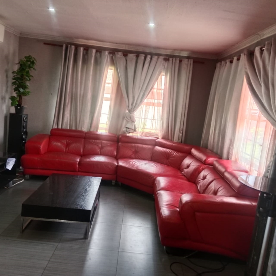 3 Bedroom Property for Sale in Clayville Gauteng