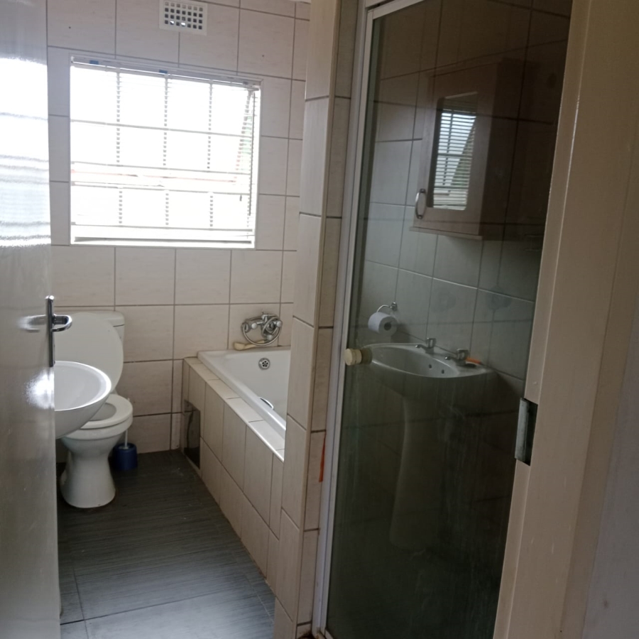 3 Bedroom Property for Sale in Clayville Gauteng