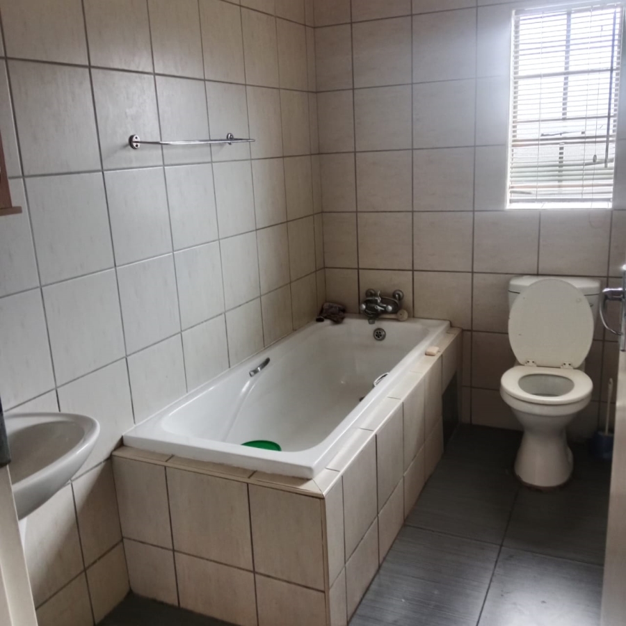 3 Bedroom Property for Sale in Clayville Gauteng