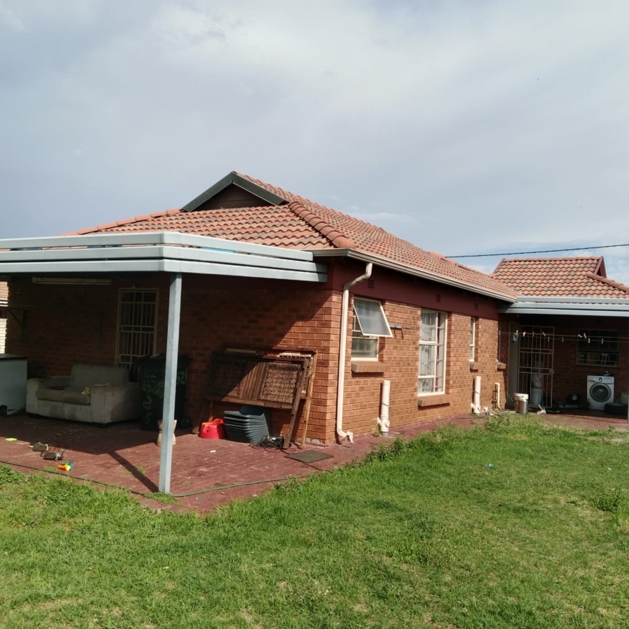 3 Bedroom Property for Sale in Clayville Gauteng