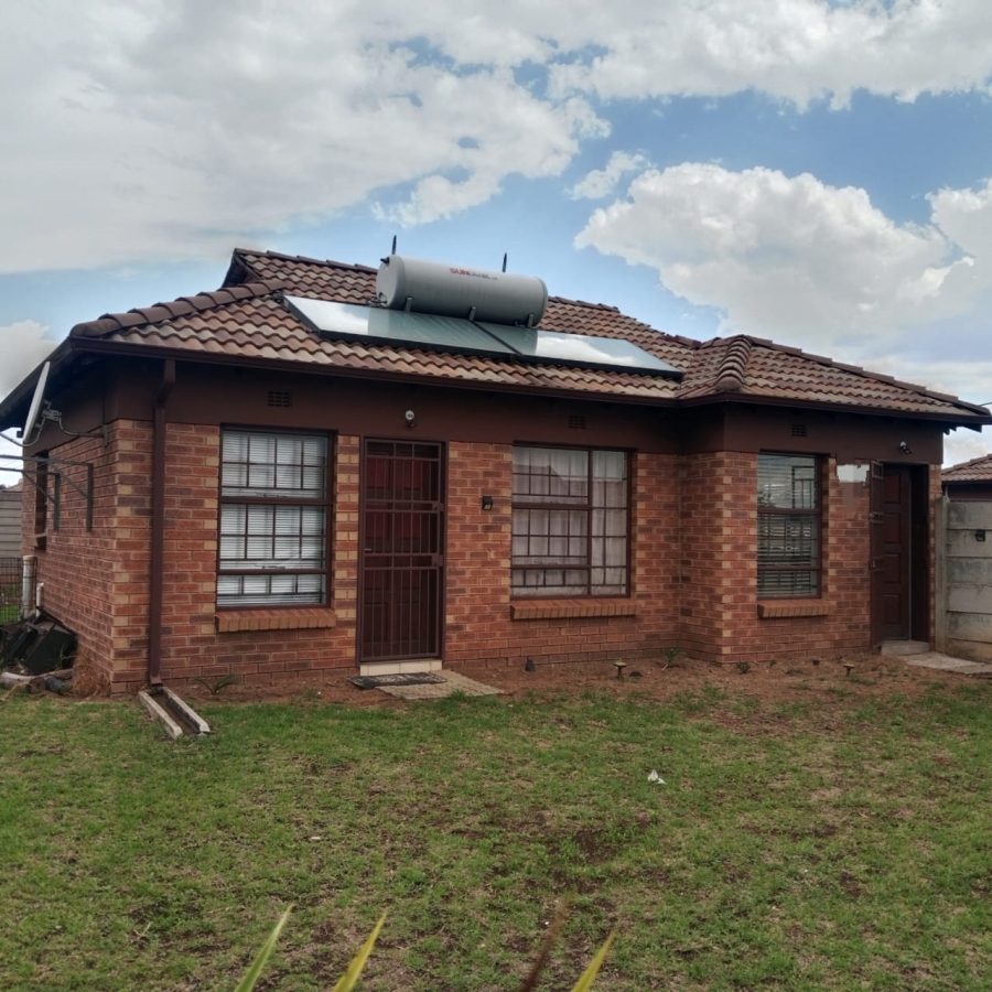 3 Bedroom Property for Sale in Clayville Gauteng