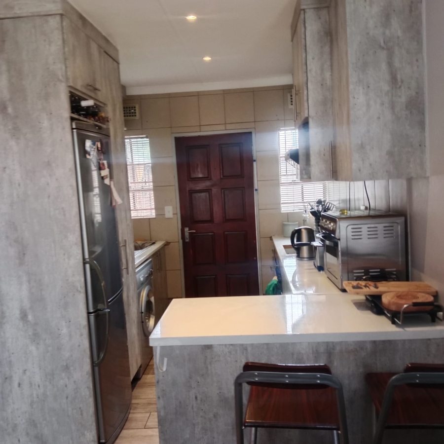 3 Bedroom Property for Sale in Clayville Gauteng