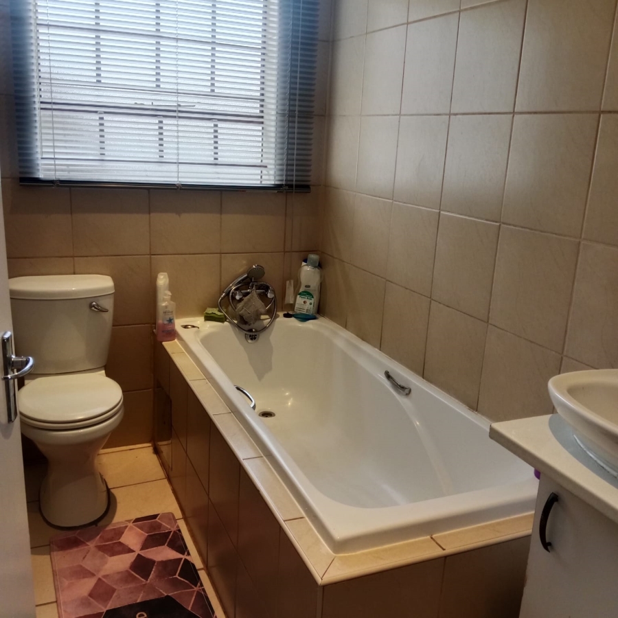 3 Bedroom Property for Sale in Clayville Gauteng