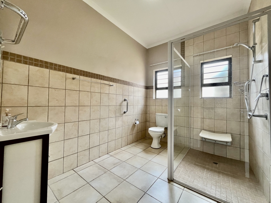 2 Bedroom Property for Sale in The Retreat Gauteng