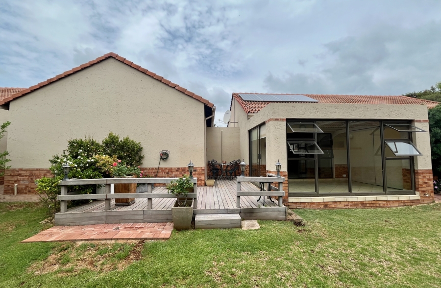 2 Bedroom Property for Sale in The Retreat Gauteng