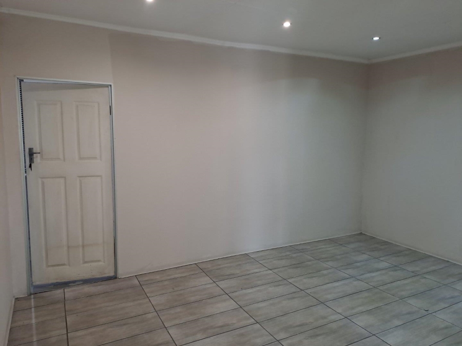 To Let commercial Property for Rent in Staalrus Gauteng