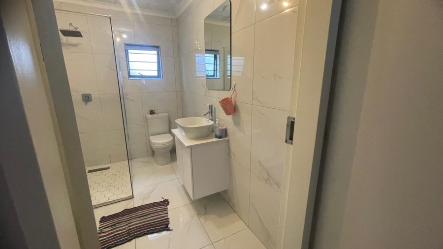 To Let 2 Bedroom Property for Rent in Bryanston Gauteng