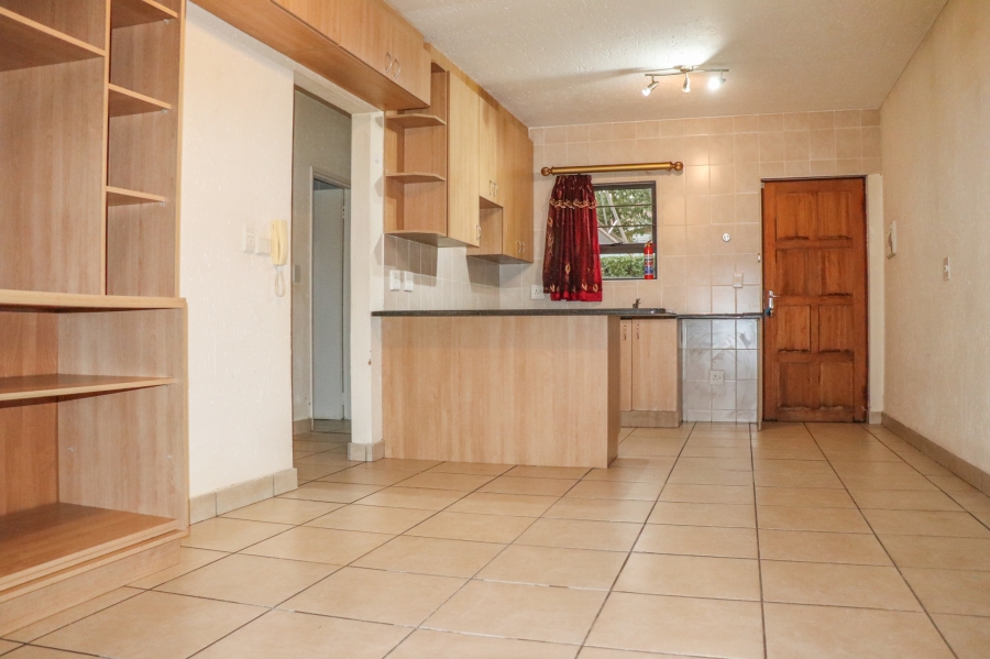 To Let 2 Bedroom Property for Rent in Fairland Gauteng